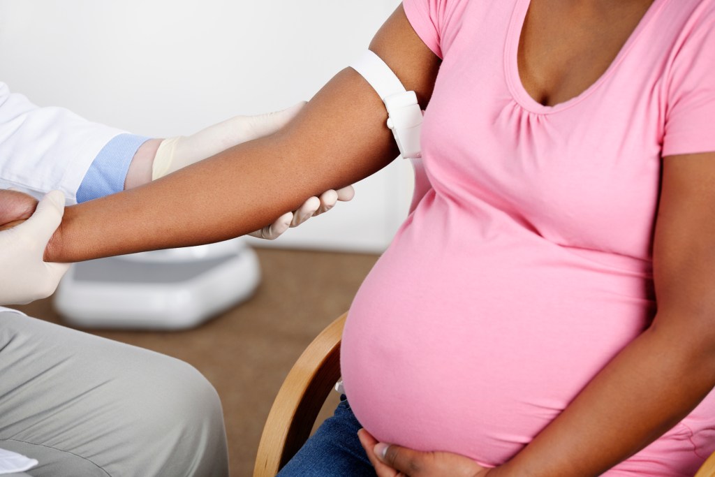 Análisis de sangre en el embarazo: cómo interpretarlos y qué significan sus valores