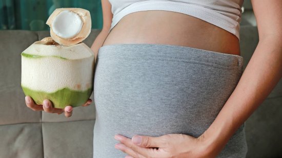 Los beneficios del aceite de coco durante el embarazo según una experta