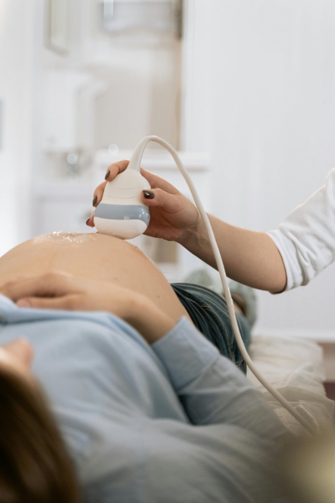 ¿Por qué se produce el hematoma retrocorial en el embarazo?