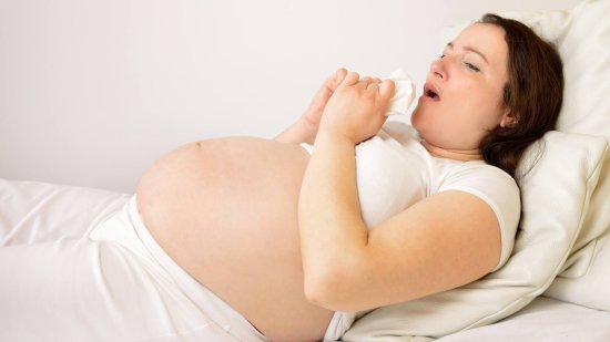 ¿Qué siente el bebé cuando la madre tose o estornuda?