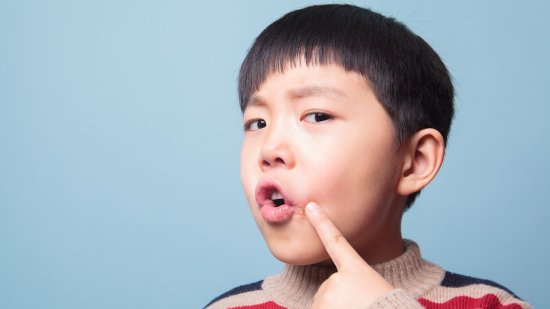 Herpes labial y nasal, ¿es la misma lesión? Un pediatra responde