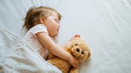 ¿A qué edad puede dormir el niño solo en su habitación? Pasos y consejos clave