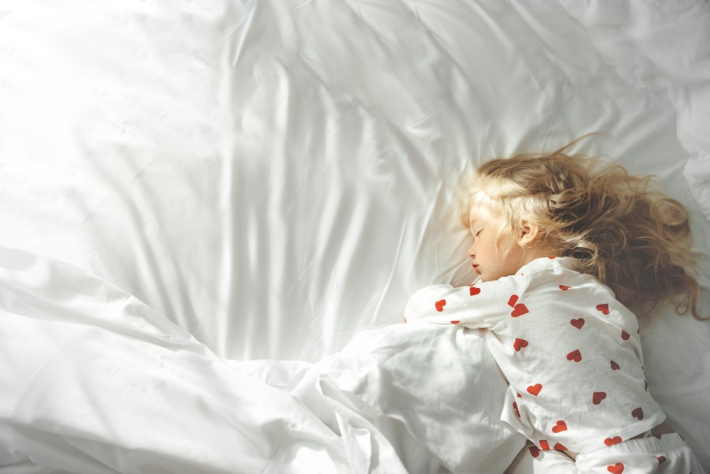 ¿A qué edad puede dormir el niño solo en su habitación? Pasos y consejos clave