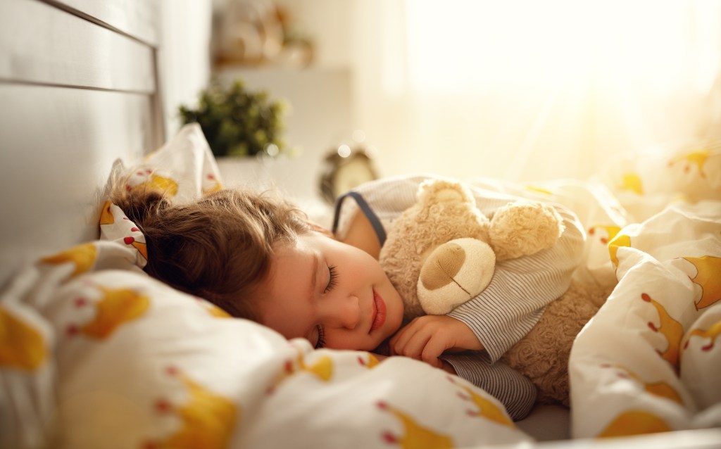 ¿A qué edad puede dormir el niño solo en su habitación? Pasos y consejos clave