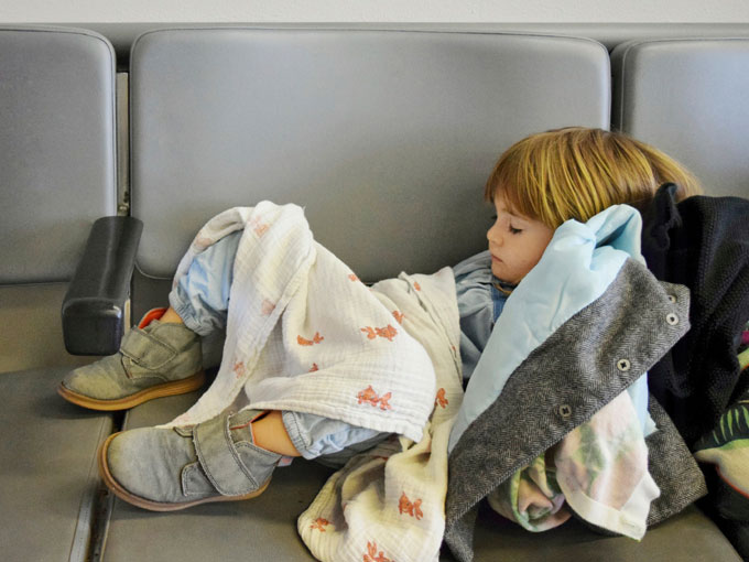 Cómo sobrevivir al jet lag de los niños