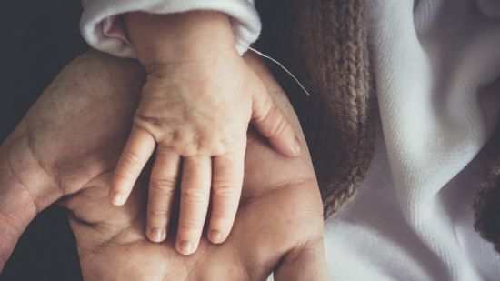 Nueva Zelanda aprueba las bajas por duelo para padres que pierdan a su bebé