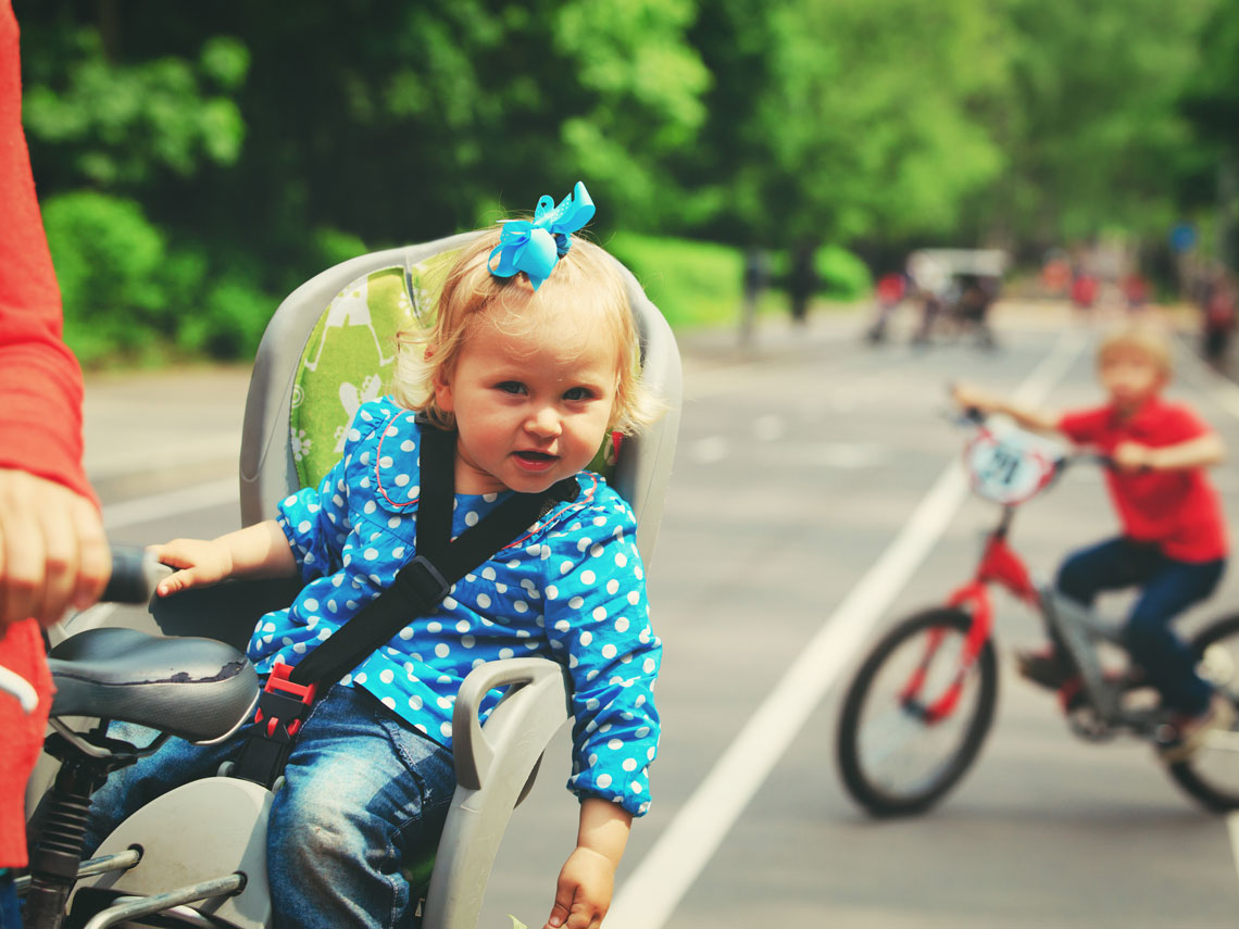 Cómo llevar al bebé en bici