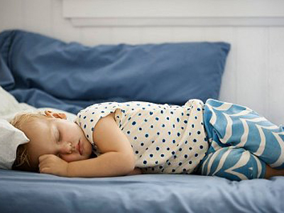 Frases positivas para enseñar al niño a dormir