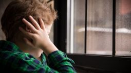 Una vecina denuncia a la madre de un niño con necesidades especiales porque 'la molestaba' jugando