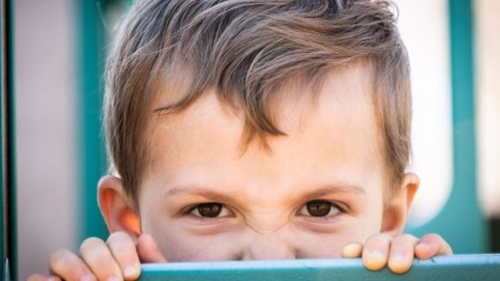 Cómo evitar que tu hijo muerda a otros niños