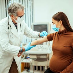 Evitar la vacuna contra la gripe en el embarazo