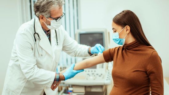 Evitar la vacuna contra la gripe en el embarazo podría hacer más mal que bien, según un estudio