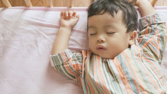 Pautas para que el niño duerma como un lirón en verano
