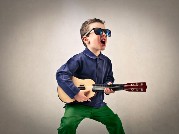 niño guitarra