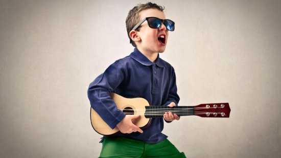 niño guitarra