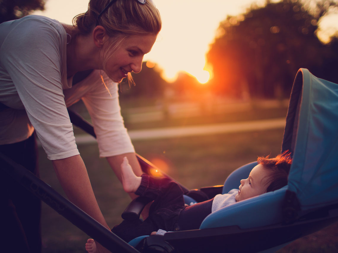 ¿Por qué no es bueno cubrir el carrito cuando tu hijo duerme?