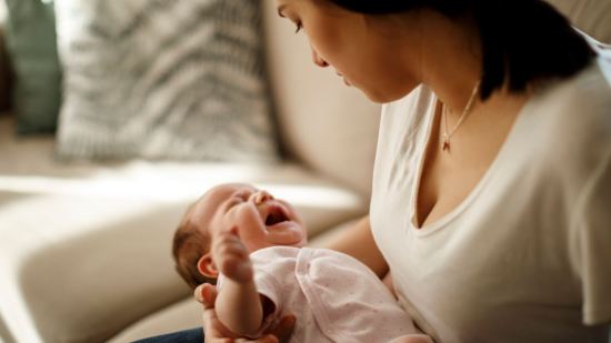 Tristeza o melancolía posparto: cómo lidiar con ella y por qué aparece