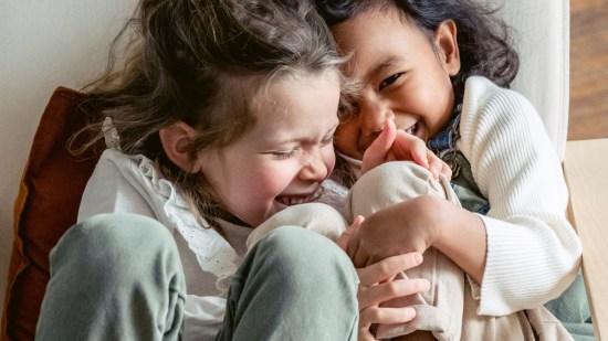 Hacer cosquillas: cuándo sí y cuándo no