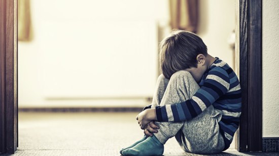 niño triste