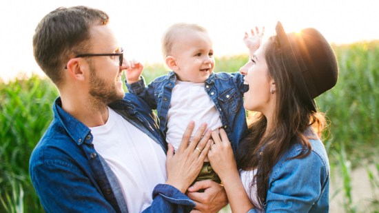 familia con bebé