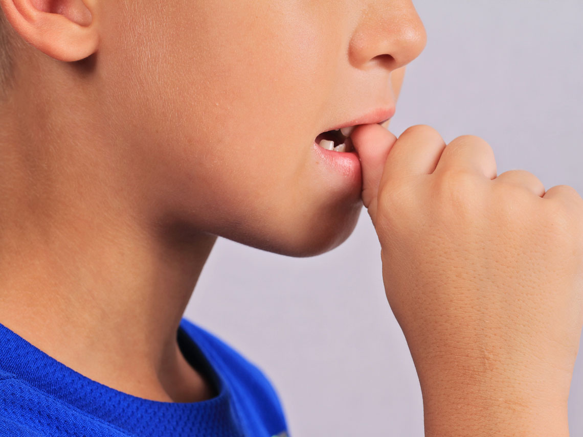 ¿Qué hago si mi hijo se muerde las uñas?