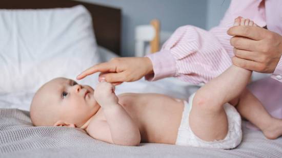 Por qué es peligroso dar tirones en el prepucio de tu hijo al limpiarle