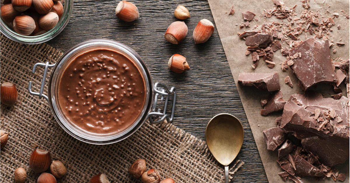 Cómo hacer una crema de cacao y avellanas para niños (más saludable)