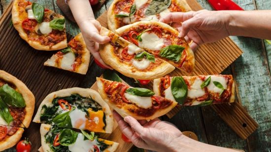 Pizza sana para niños: pizza de brócoli y calabacín