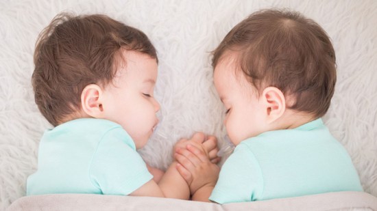 gemelos durmiendo