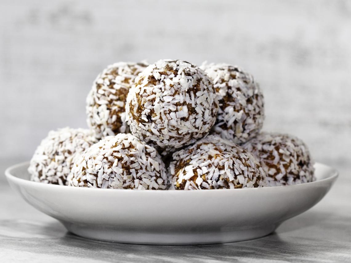 Bolitas de canela, limón y coco sin gluten