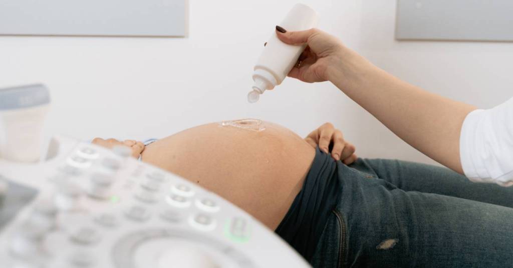 ¿Existen diferencias en el seguimiento médico entre un embarazo Único y uno gemelar?