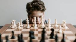 Por qué es bueno para tus hijos jugar al ajedrez
