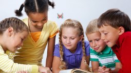 niños leyendo