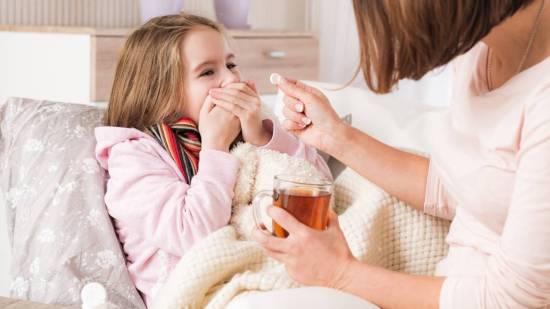Mi hijo no sabe tragar pastillas, ¿cómo puedo enseñarle?
