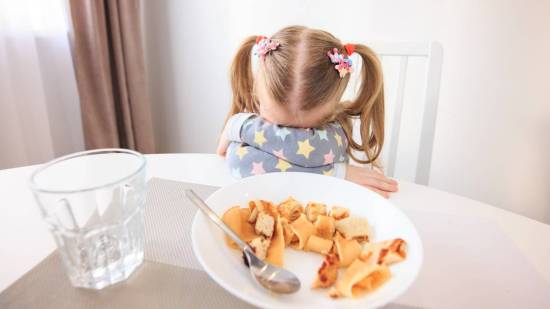 Mi hijo tiene neofobia, no quiere probar alimentos nuevos: cómo ayudarlo