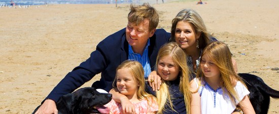Guillermo y Máxima de Holanda con sus hijos