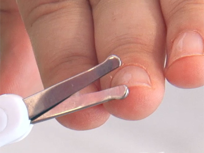 Cómo cortar las uñas al bebé
