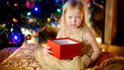 Es adecuado decirle a los niños que se porten bien porque Papá Noel o los Reyes Magos están mirando