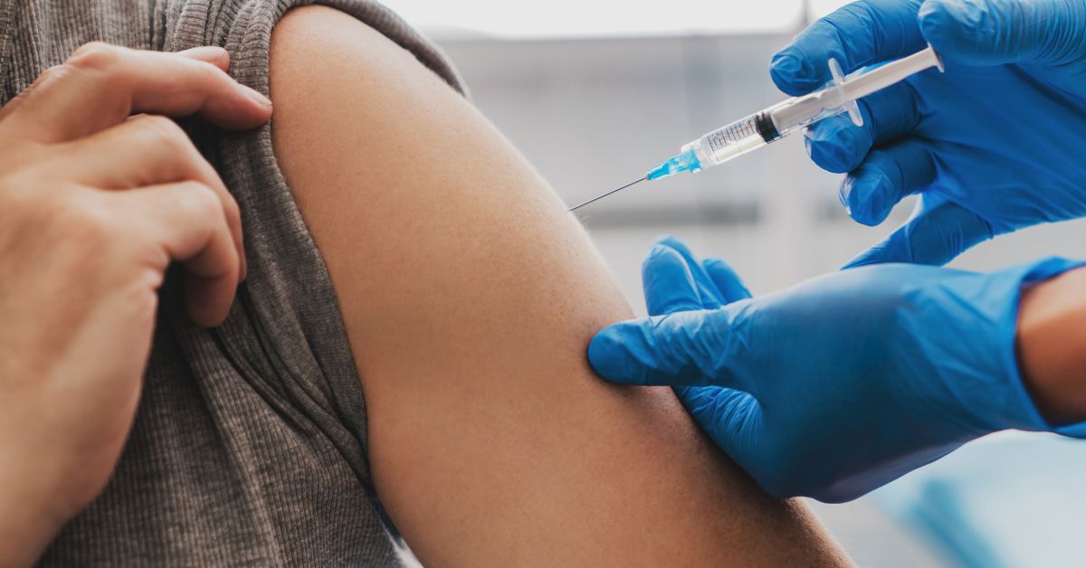 ¿Debería la familia vacunarse contra la gripe para proteger al recién nacido?
