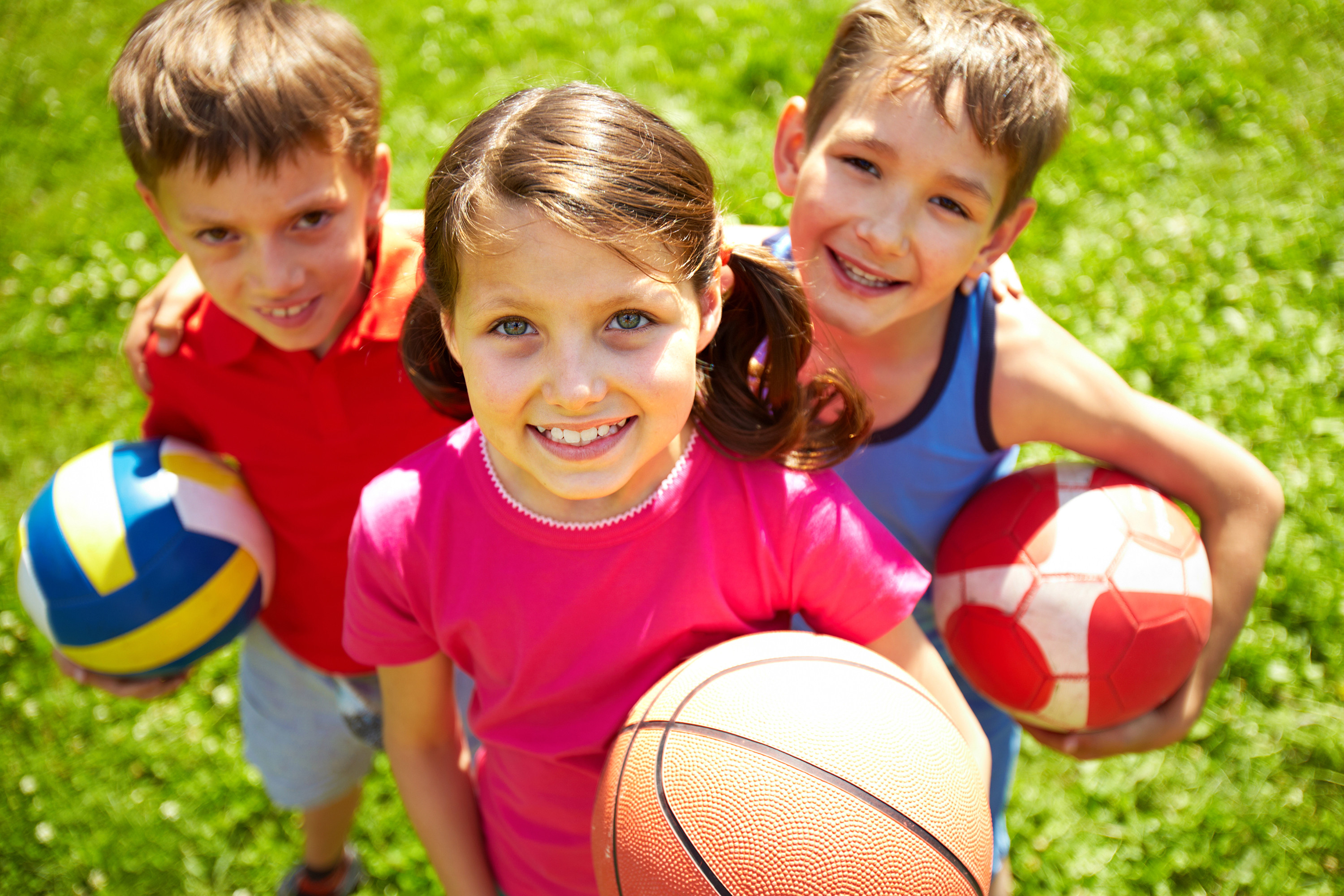 Fútbol y baloncesto, dos deportes que ayudan a vencer la timidez