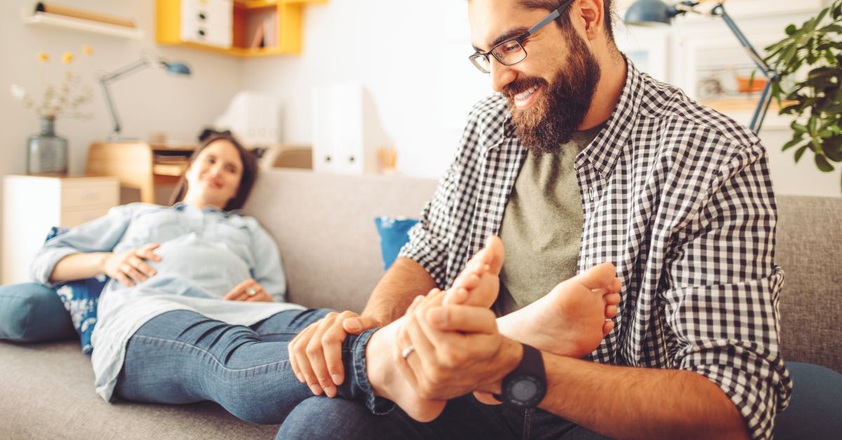 Por qué se hinchan los pies en el embarazo y qué hacer