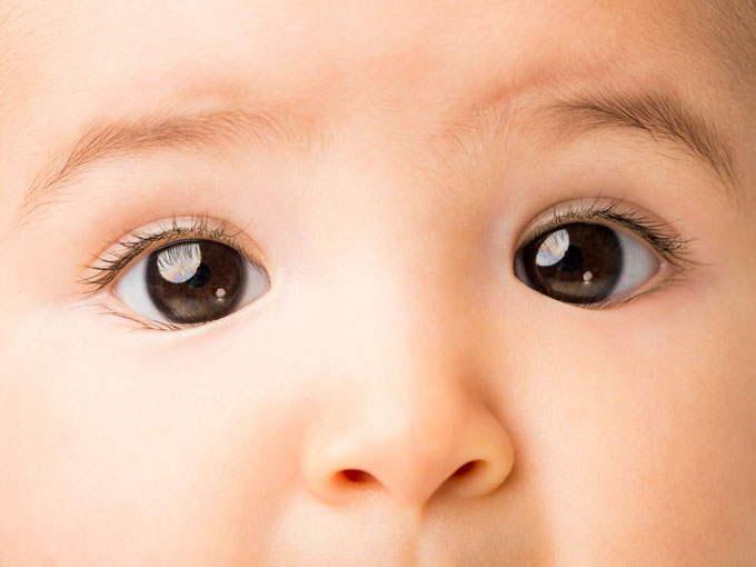 ¿Por qué a mi bebé le lloran los ojos y tiene muchas legañas?