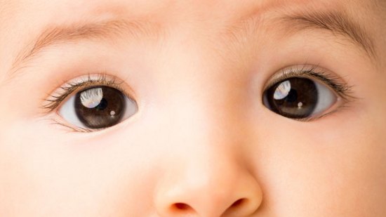 ¿Por qué a mi bebé le lloran los ojos y tiene muchas legañas?
