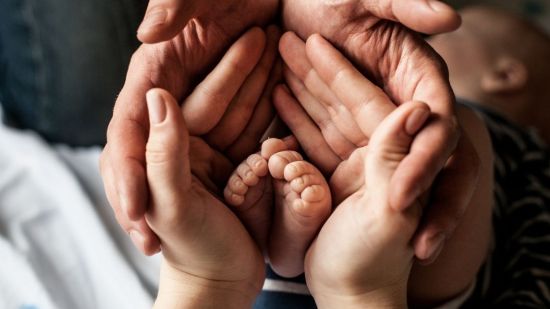 Cuando nace un hijo: permisos laborales para padres y madres