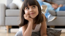 niña pensando