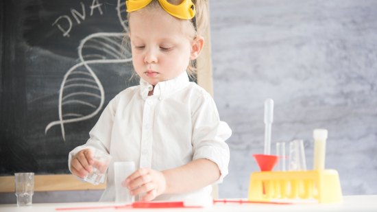 Nombres de niño y niña inspirados en grandes científicos