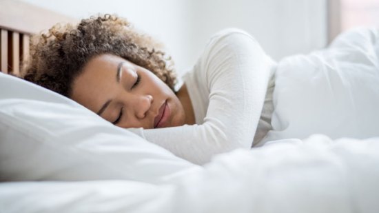 mujer durmiendo