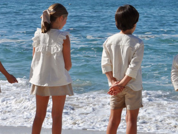 Moda infantil: hermanos a conjunto