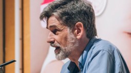 Carlos González y Ser Padres juntos en la red