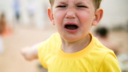 niño gritando en plena rabieta